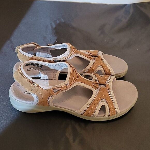 CLARKS IN MOTION COMFORT WALKING WOMEN"S SANDAL - Picture 4 of 13